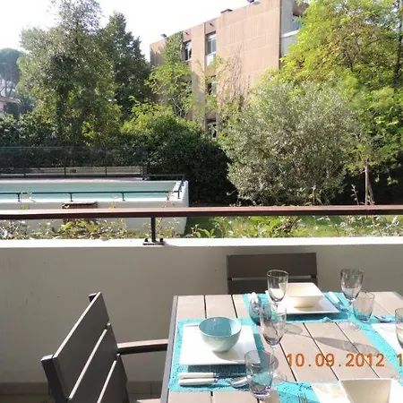 Sleeps 2 Pool Air Con Wifi * Cannes