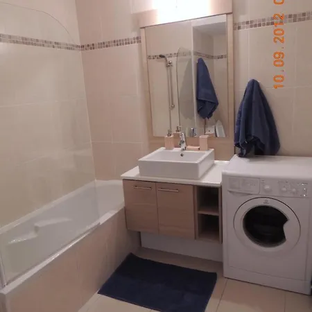 Sleeps 2 Pool Air Con Wifi * Cannes
