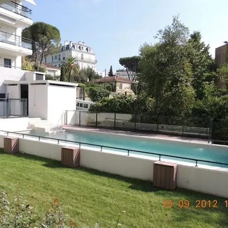 Sleeps 2 Pool Air Con Wifi *