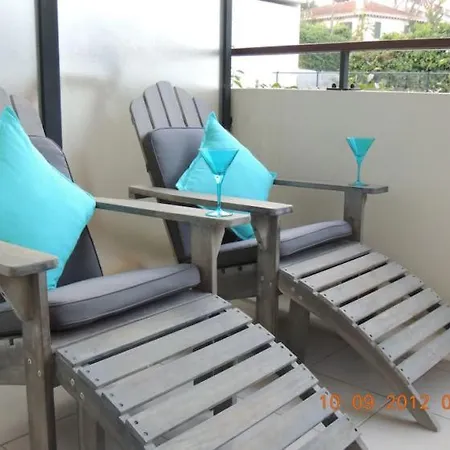 Sleeps 2 Pool Air Con Wifi Cannes