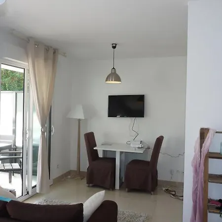 Apartmán Sleeps 2 Pool Air Con Wifi Cannes