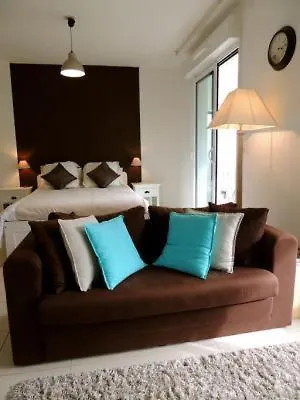 Sleeps 2 Pool Air Con Wifi